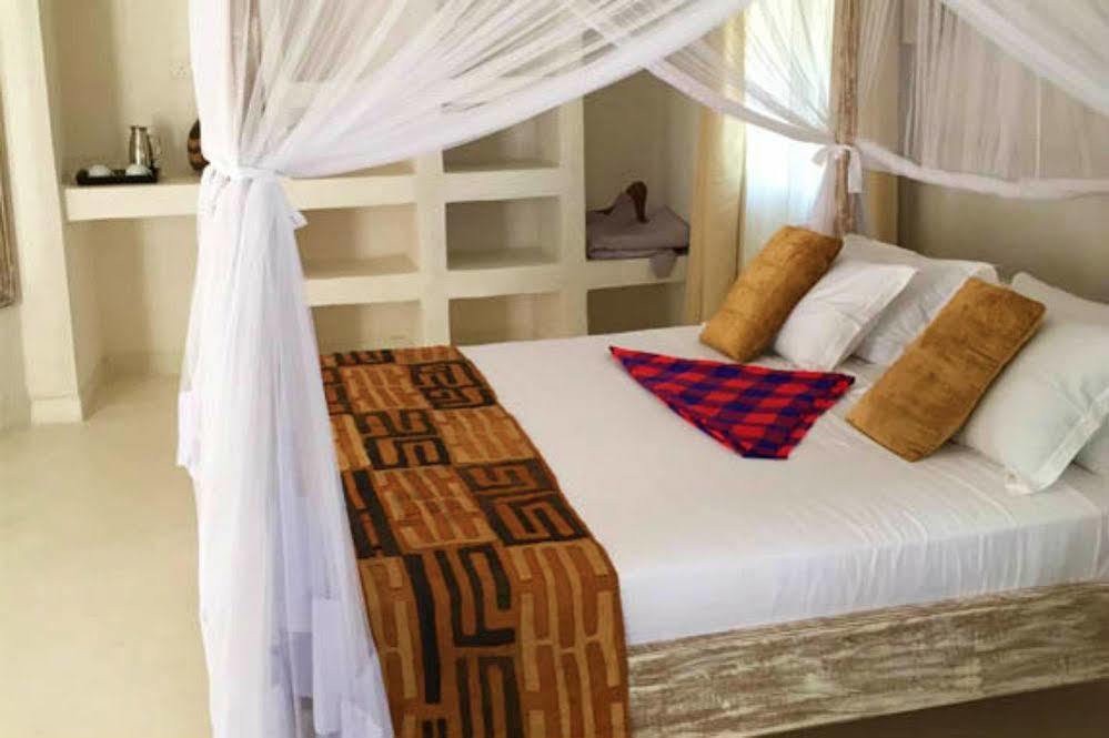 Diani Hostel Diani Beach Exterior photo