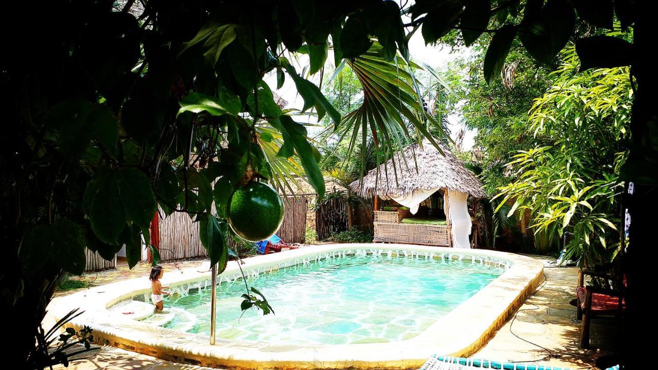 Diani Hostel Diani Beach Exterior photo