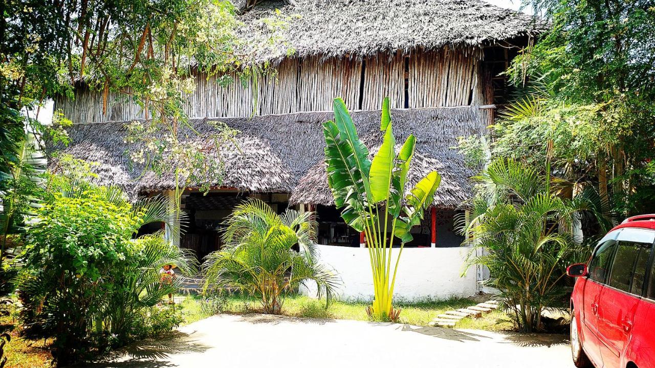Diani Hostel Diani Beach Exterior photo