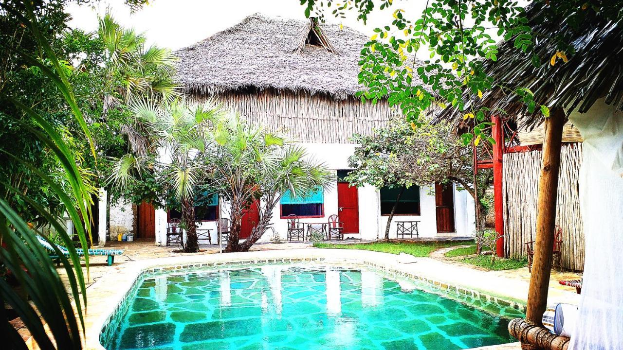 Diani Hostel Diani Beach Exterior photo