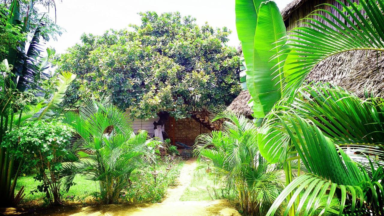 Diani Hostel Diani Beach Exterior photo